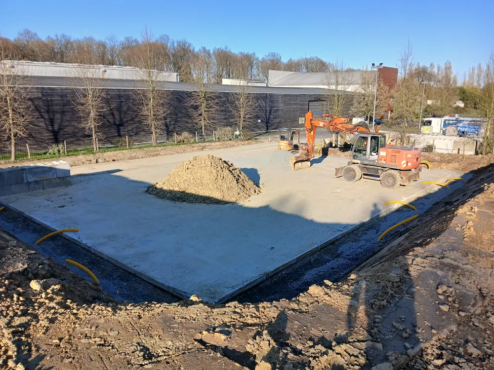 dalle beton drainage du pourtour de la case verre valor3e